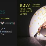 B2W Fesztiválon résztvevő partnerek logói és mosolygó nő