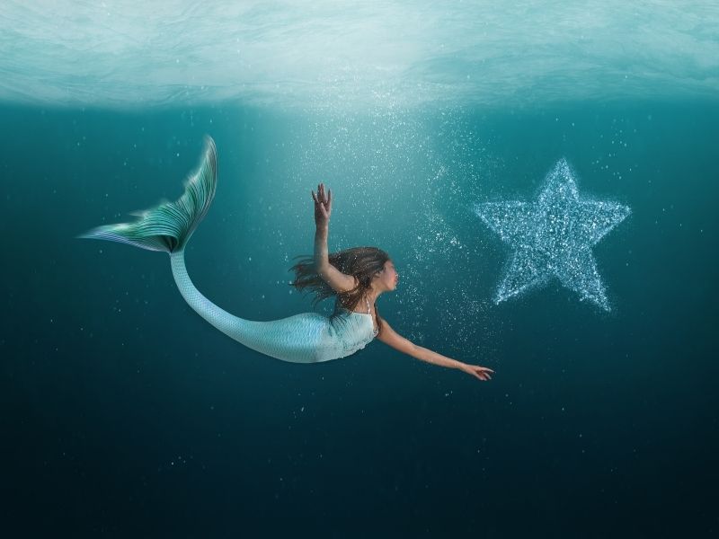 Ariel nevű hableány a vízben és csillag