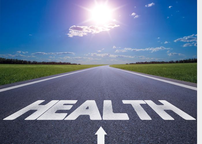 egészséget jelképező út health felirattal